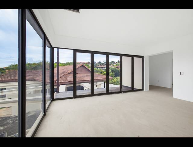 8 BEDROOM HOUSE FOR SALE IN IZINGA